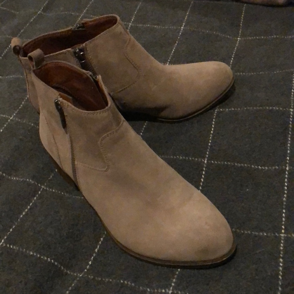 Lucky suede boots